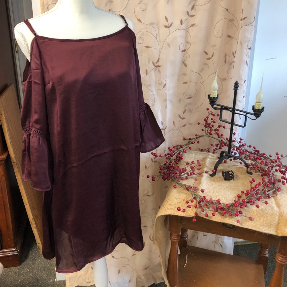 Flare sleeve dress